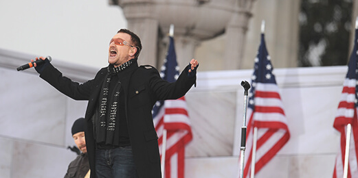 오바마 대통령 취임식(2009년) 때 축가를 부르는 록밴드 U2의 보컬 보노